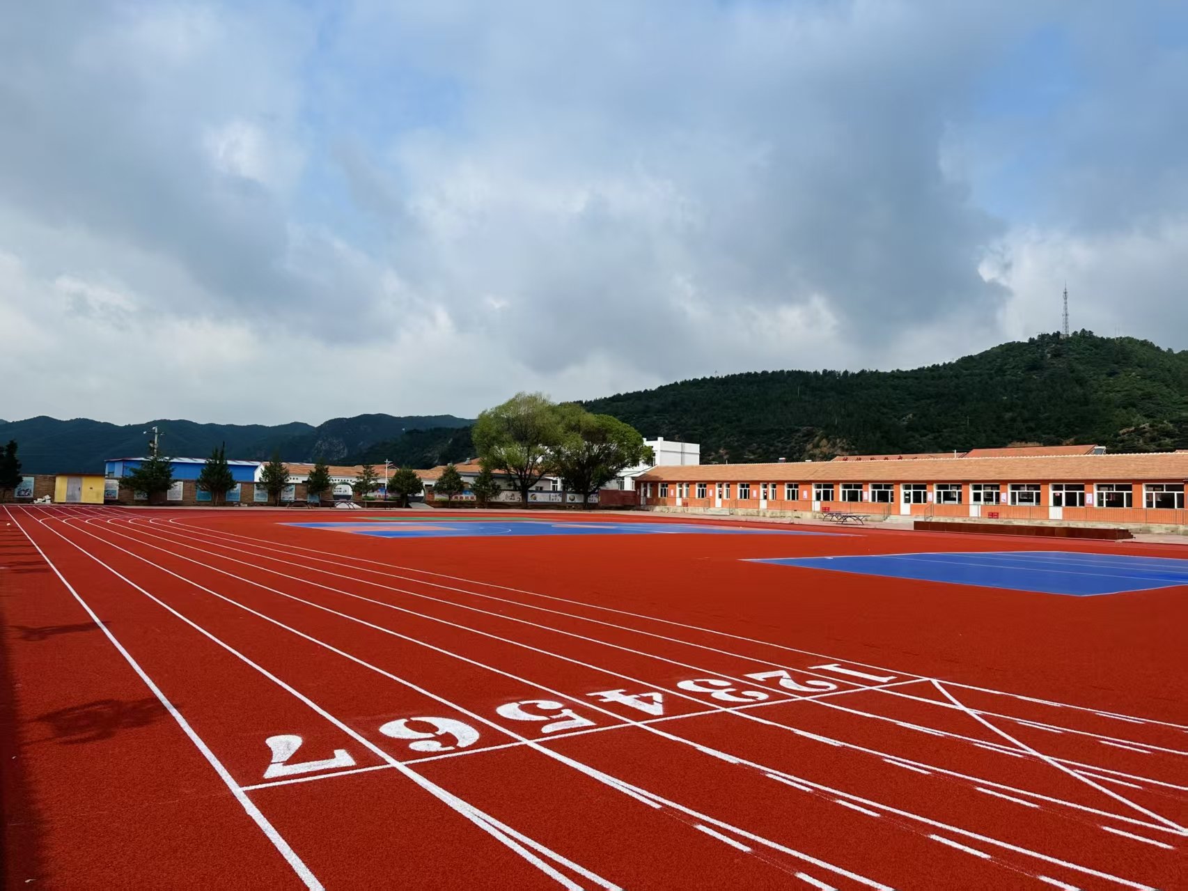 宣城市自结纹塑胶跑道透气型塑胶跑道 - 推荐